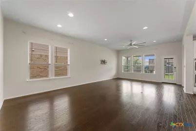 942 Blue Violet, New Braunfels, TX 78130 - Photo 8