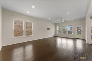 942 Blue Violet, New Braunfels, TX 78130 - Photo 8