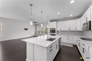 942 Blue Violet, New Braunfels, TX 78130 - Photo 18