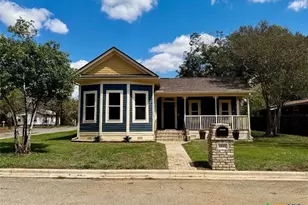 1430 N Hamilton St, Gonzales, TX 78629 - Photo 1