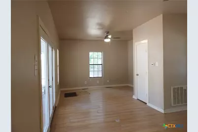 493 W Jahn Street, New Braunfels, TX 78130 - Photo 6