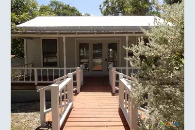 493 W Jahn Street, New Braunfels, TX 78130 - Photo 2
