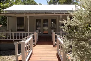 493 W Jahn St, New Braunfels, TX 78130 - Photo 2