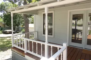 493 W Jahn St, New Braunfels, TX 78130 - Photo 4
