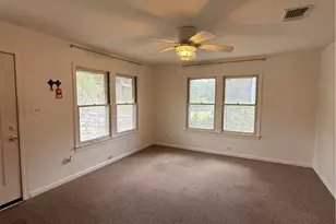 342 S Market St, New Braunfels, TX 78130 - Photo 4