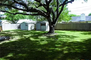 406 Sherwood Dr, Victoria, TX 77901 - Photo 16