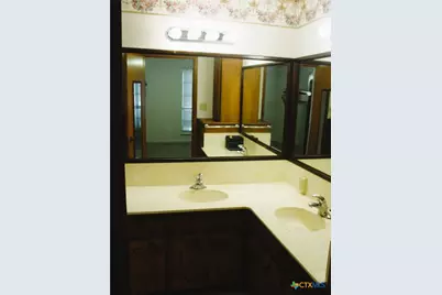 406 Sherwood Drive, Victoria, TX 77901 - Photo 10