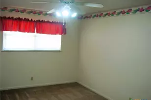 406 Sherwood Dr, Victoria, TX 77901 - Photo 12