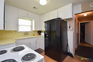 1804 E Guadalupe St, Victoria, TX 77901 - Photo 8