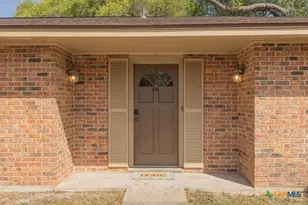 201 Oak Ln, Cuero, TX 77954 - Photo 2