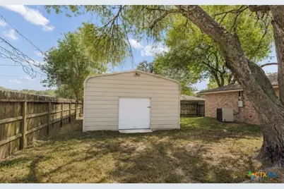 201 Oak Lane, Cuero, TX 77954 - Photo 32