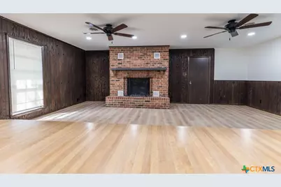 201 Oak Lane, Cuero, TX 77954 - Photo 10