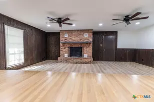 201 Oak Ln, Cuero, TX 77954 - Photo 10