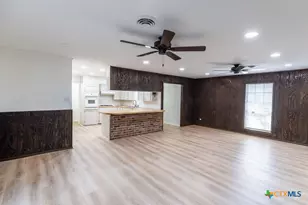 201 Oak Ln, Cuero, TX 77954 - Photo 12