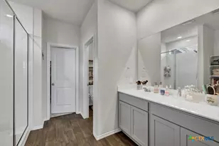 437 Signe, Seguin, TX 78155 - Photo 20