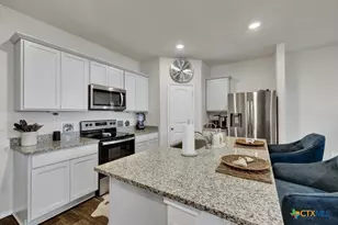 437 Signe, Seguin, TX 78155 - Photo 6