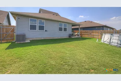 437 Signe, Seguin, TX 78155 - Photo 32
