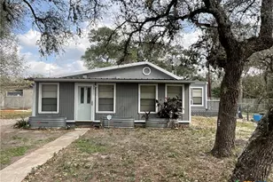 298 Winding Way Dr, Victoria, TX 77905 - Photo 1
