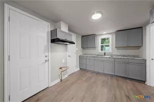1803 N Fannin Ave, Cameron, TX 76520 - Photo 10
