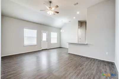 626 Heathers Way, Seguin, TX 78155 - Photo 6