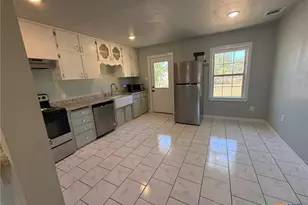 111 N 16th St, Gatesville, TX 76528 - Photo 6