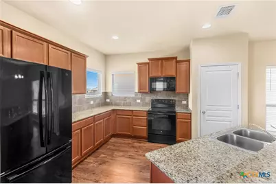 1009 Spring Terrace Loop, Temple, TX 76502 - Photo 10