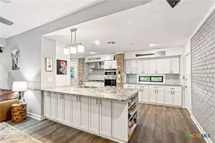 413 Salisbury Ln, Victoria, TX 77904 - Photo 8