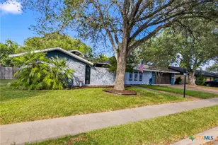413 Salisbury Ln, Victoria, TX 77904 - Photo 2