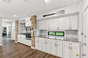 413 Salisbury Ln, Victoria, TX 77904 - Photo 10