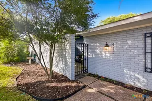 413 Salisbury Ln, Victoria, TX 77904 - Photo 4