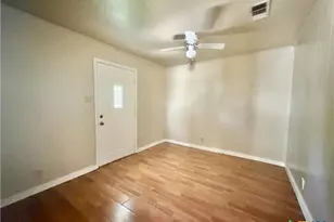 914 Kleine St, Gonzales, TX 78629 - Photo 2