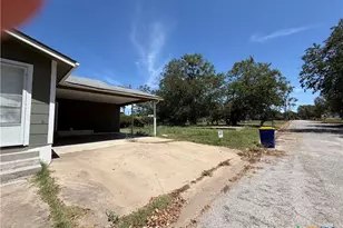 914 Kleine St, Gonzales, TX 78629 - Photo 14
