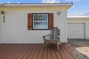 890 N Quailrun Ave, Port Lavaca, TX 77979 - Photo 4