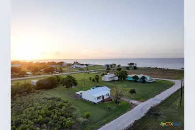 890 N Quailrun Avenue, Port Lavaca, TX 77979 - Photo 2