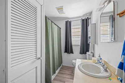 890 N Quailrun Avenue, Port Lavaca, TX 77979 - Photo 18