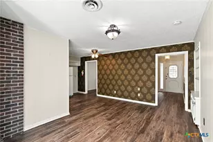 108 Castleway St, Victoria, TX 77904 - Photo 10