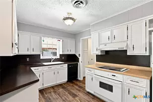108 Castleway St, Victoria, TX 77904 - Photo 12