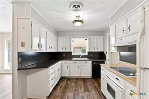 108 Castleway St, Victoria, TX 77904 - Photo 14