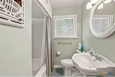 404 Cherokee Lane, Victoria, TX 77901 - Photo 12