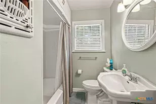404 Cherokee Ln, Victoria, TX 77901 - Photo 12