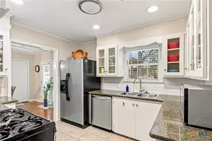 404 Cherokee Ln, Victoria, TX 77901 - Photo 10