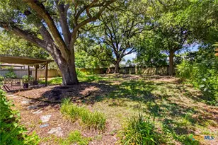 404 Cherokee Ln, Victoria, TX 77901 - Photo 22