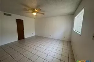309 E Walnut St, Seguin, TX 78155 - Photo 2