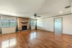 26 S Cliffwood Cir, Belton, TX 76513 - Photo 2