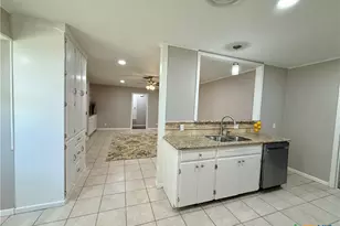 208 Mossy Oaks Ln, Victoria, TX 77904 - Photo 14