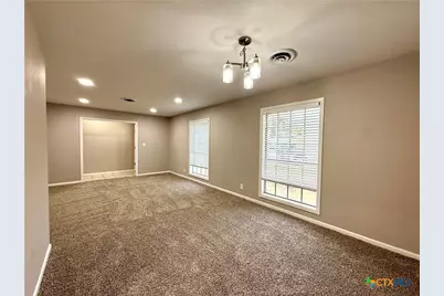 208 Mossy Oaks Lane, Victoria, TX 77904 - Photo 6