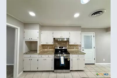 208 Mossy Oaks Lane, Victoria, TX 77904 - Photo 12