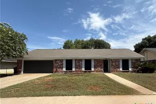 208 Mossy Oaks Ln, Victoria, TX 77904 - Photo 1