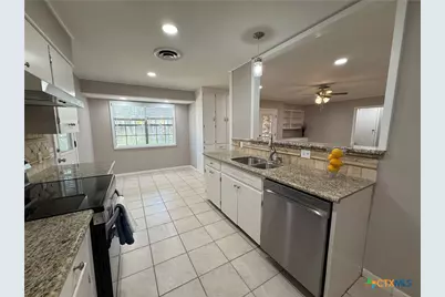 208 Mossy Oaks Lane, Victoria, TX 77904 - Photo 10