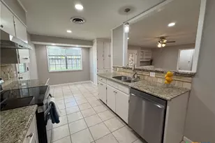 208 Mossy Oaks Ln, Victoria, TX 77904 - Photo 10